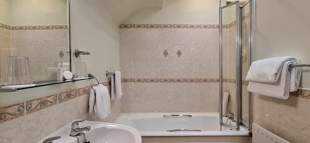 Double or Twin Room, Non Smoking - Photo 10