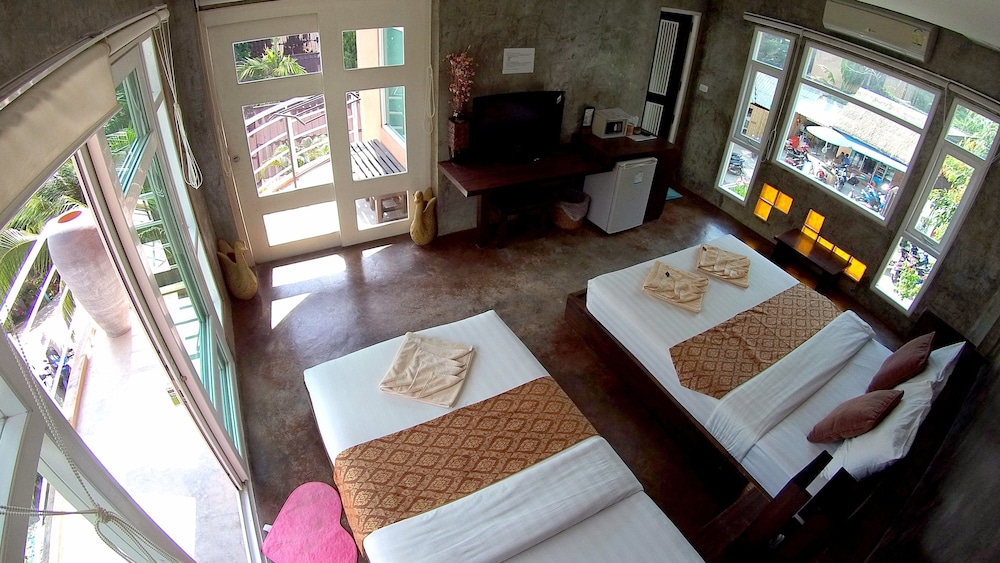 2-3 Person AC Hotel Room