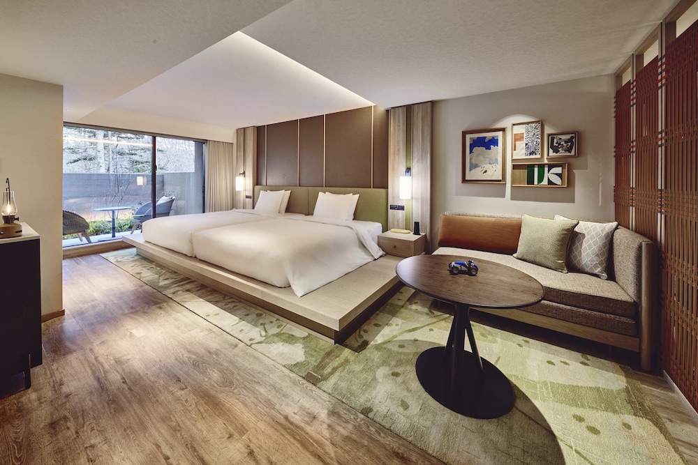 Suite, 2 Twin Beds - Photo 2