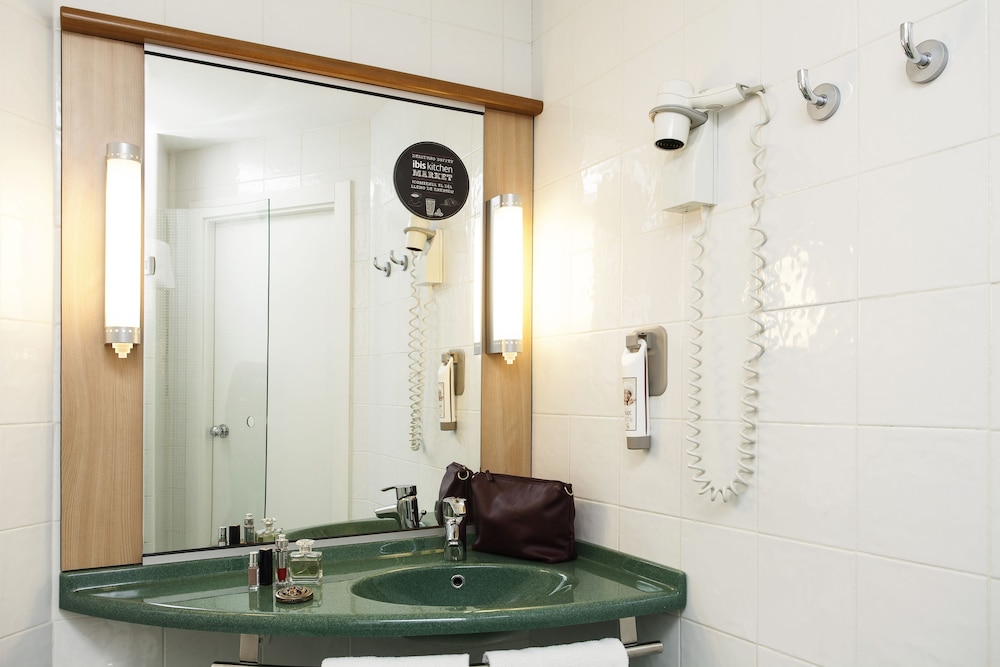 Standard Room, 2 Twin Beds - Photo 4