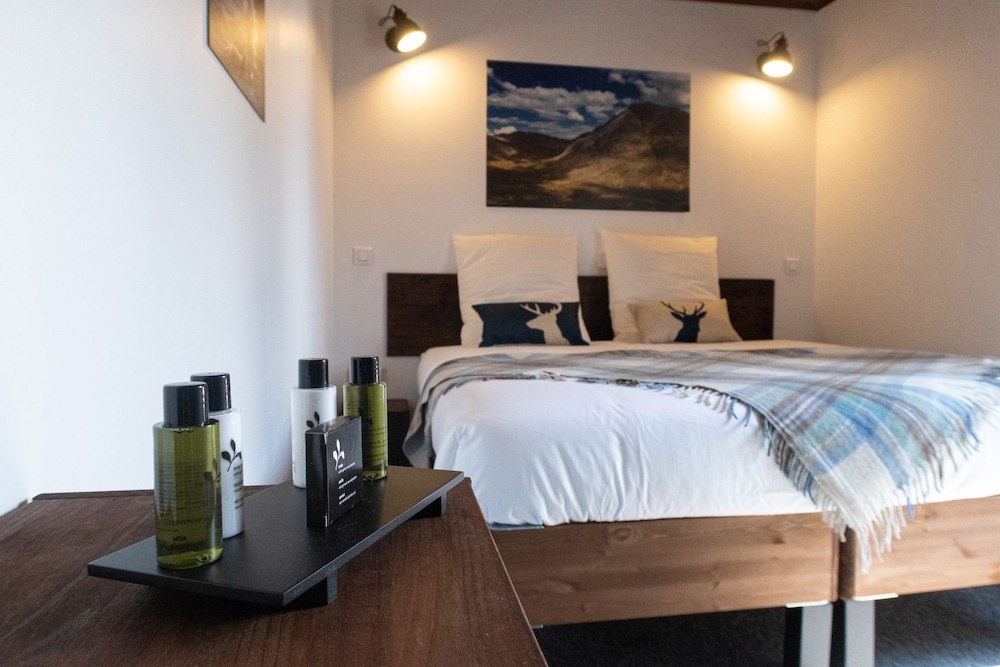 Double Or Twin Room, Garden View (Knoydart) photo 3