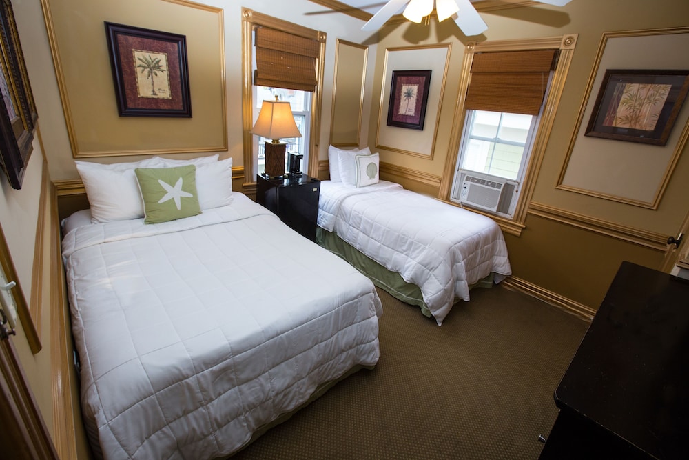 Deluxe Room, Multiple Beds, Private Bathroom (Deluxe Double Room)