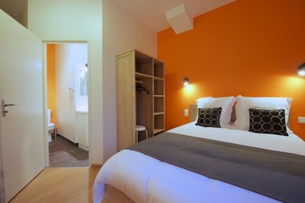 Double Room (Orange) photo 1