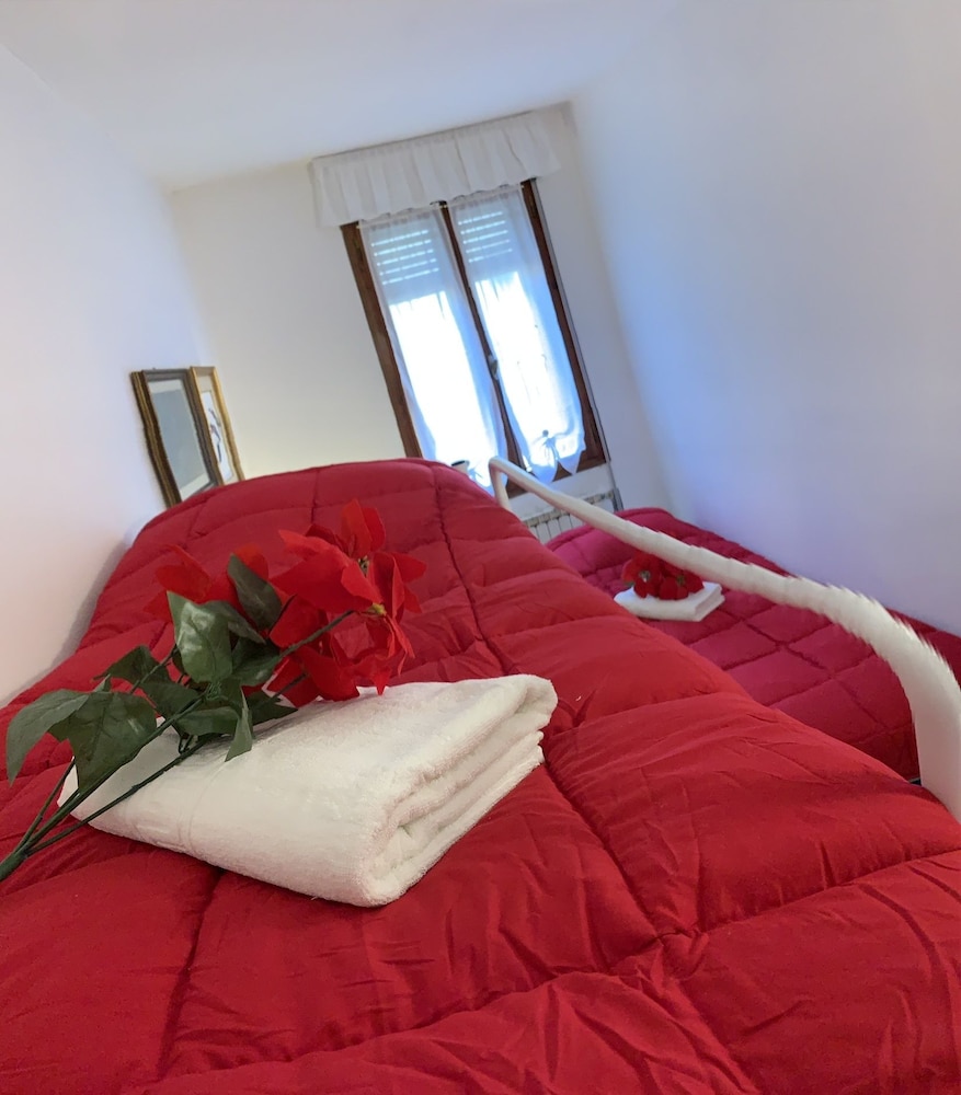 Deluxe Triple Room, Shared Bathroom, City View photo 2
