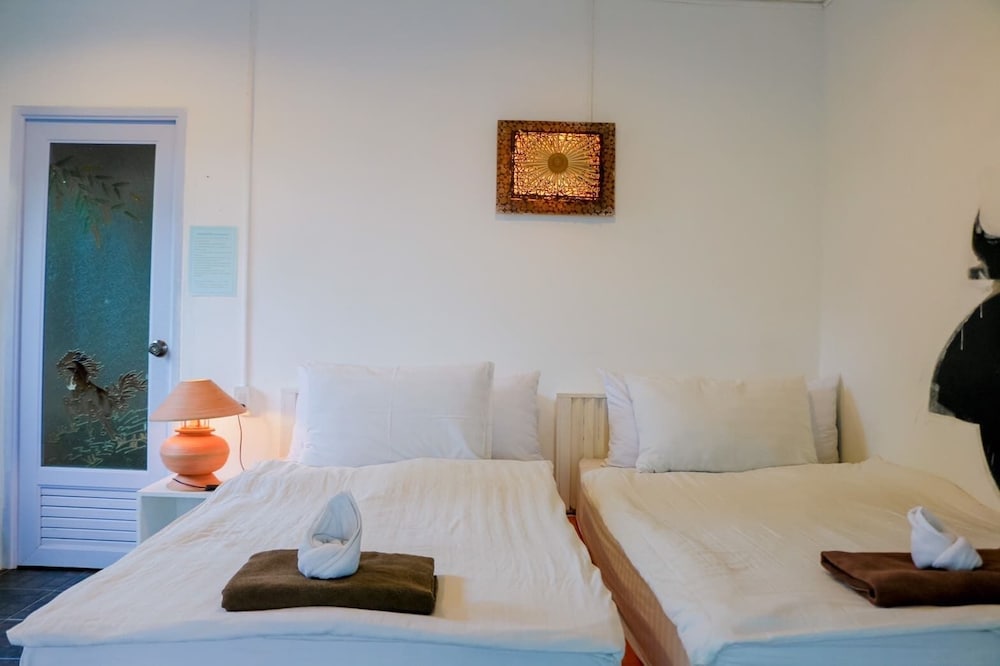 Room, 2 Twin Beds, Non Smoking - Photo 6