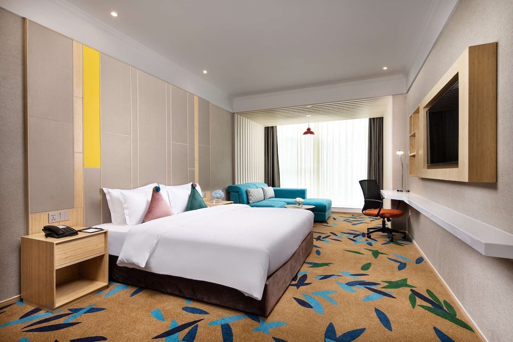 Deluxe Room, 1 King Bed, Non Smoking photo 1