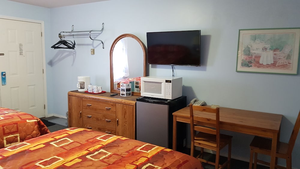 Basic Quadruple Room, 2 Queen Beds photo 2