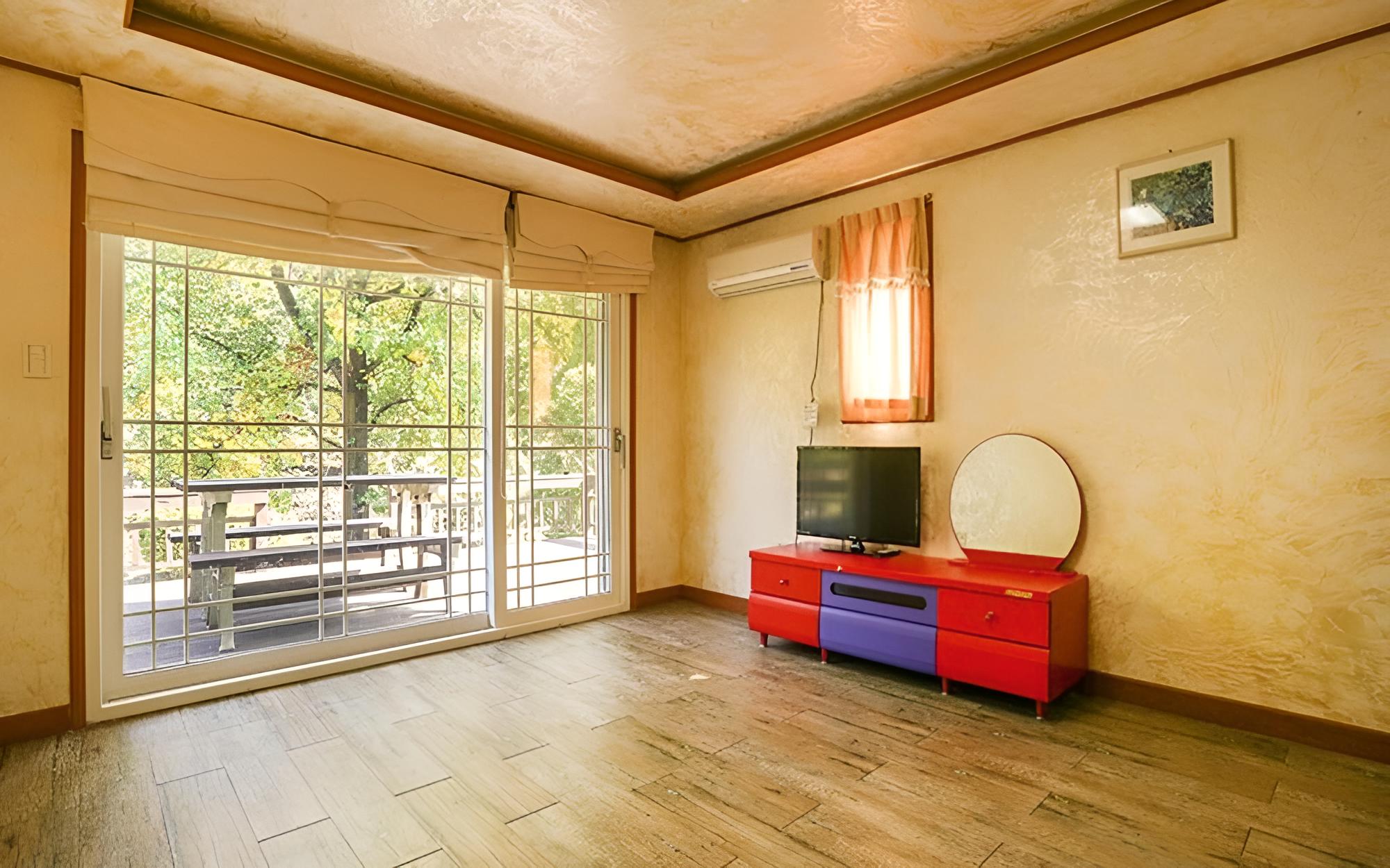 Room (Tree)