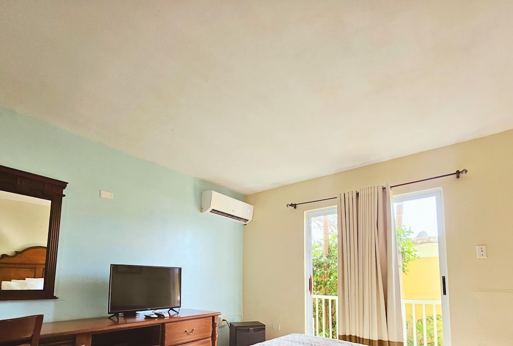 Comfort Room, 1 Double Bed, Balcony, Garden View photo 3