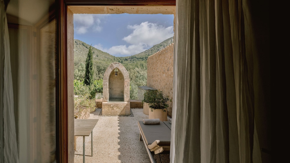 Suite, Terrace thumbnail 5