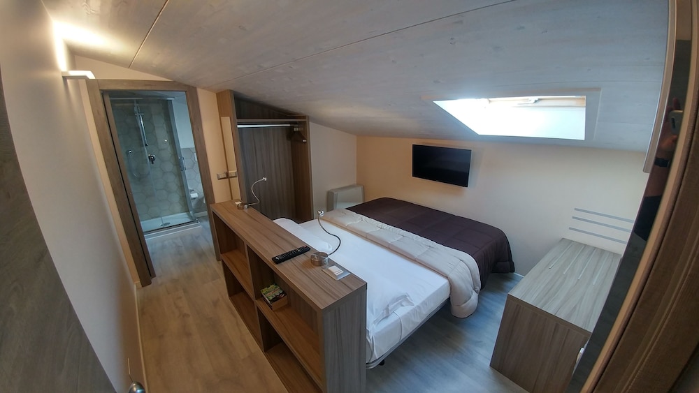 Loft, Partial Sea View