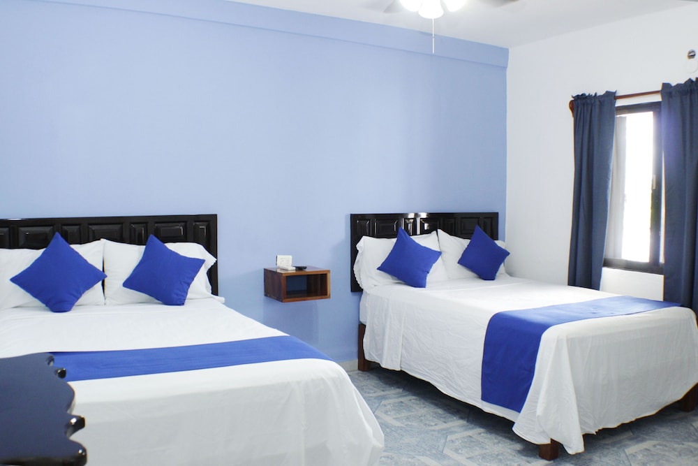 Standard Room, 2 Double Beds - Photo 4