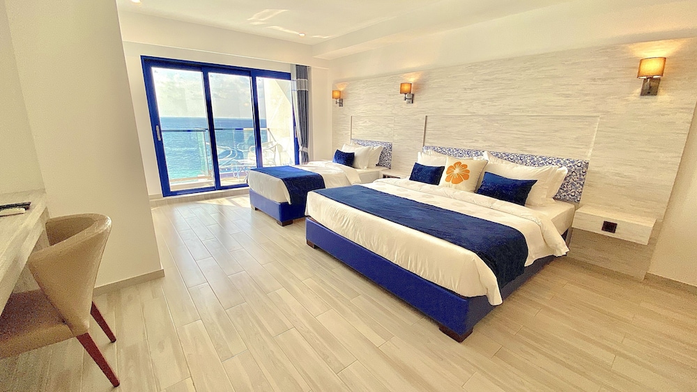 Deluxe Triple Room, Balcony, Sea View photo 1