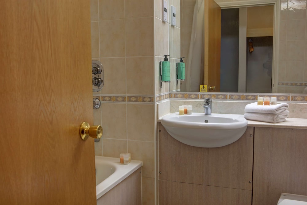 Standard Room, 1 Double Bed, Non Smoking - Photo 4