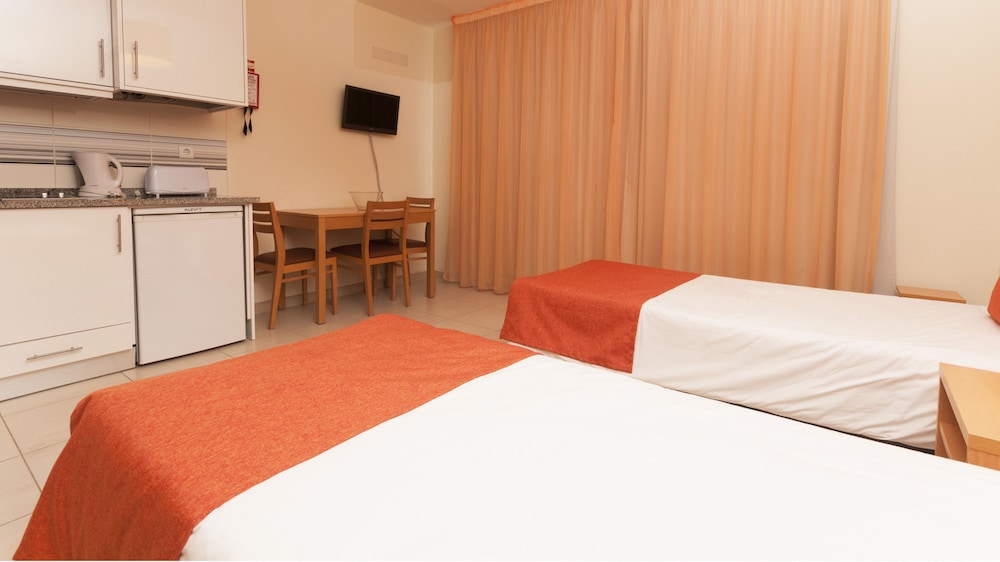 Available room thumbnail 5