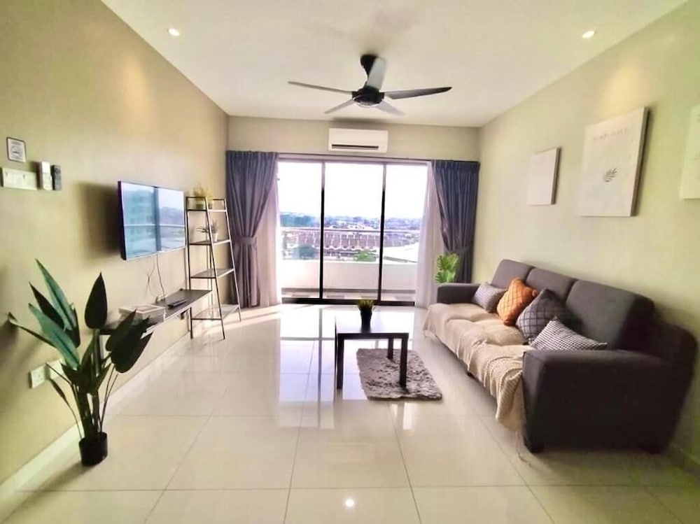 Grand Apartment, 4 Bedrooms, Pool View