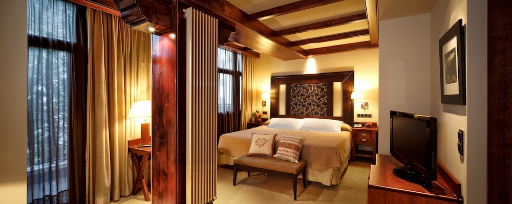 Junior Studio Suite, 2 Twin Beds, Accessible photo 2