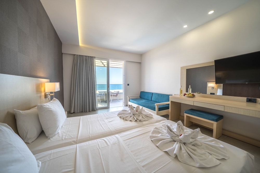 Superior Room, Sea View - Photo 3