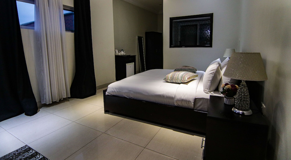 Deluxe Suite, 1 Queen Bed, Executive Level