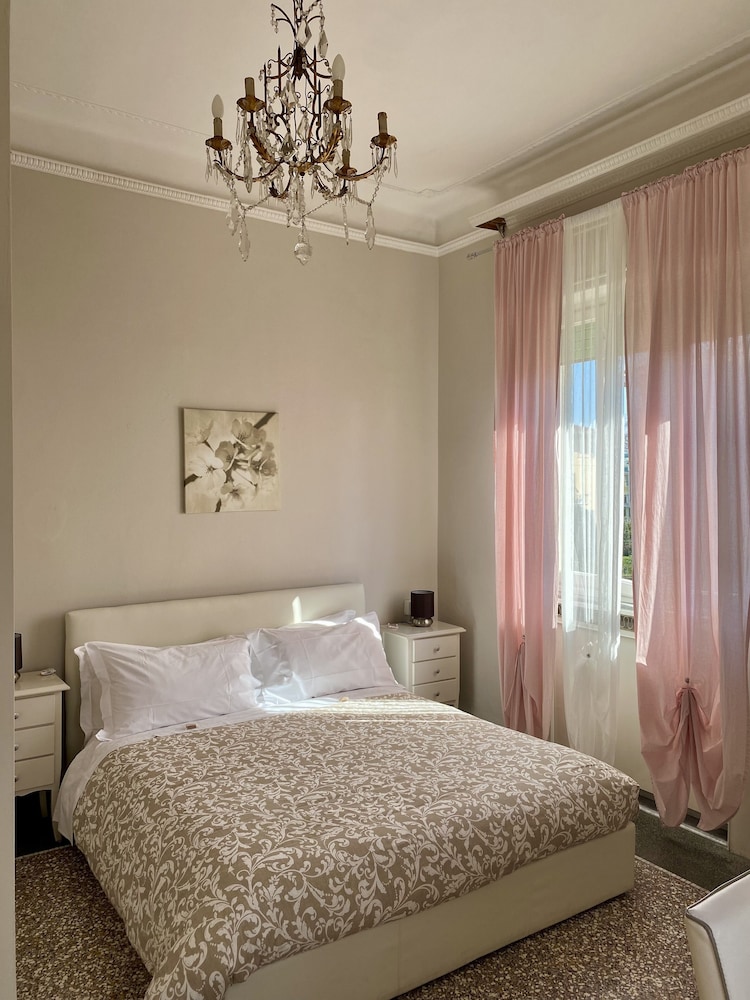 Tosca photo 1