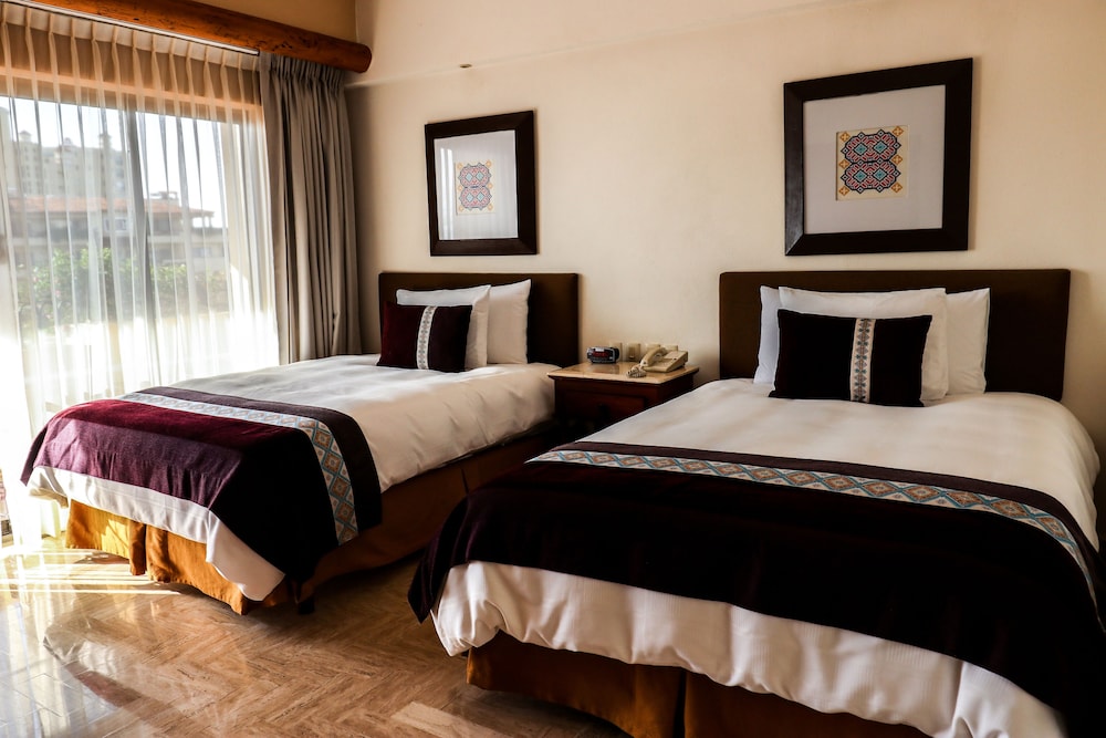 Family Suite, 3 Bedrooms - Photo 3