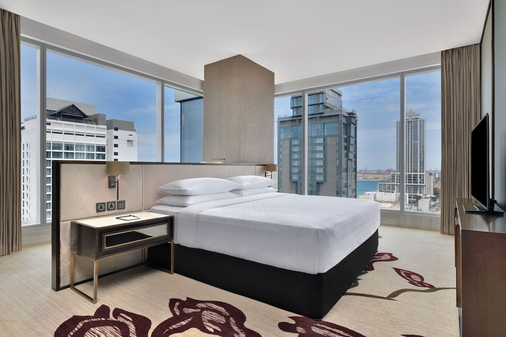 Executive Suite, 1 King Bed - Photo 1