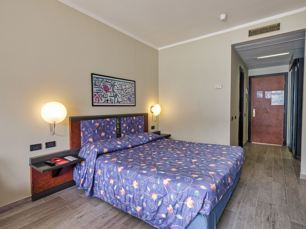 Double Room Single Use with Terrace or Balcony photo 3