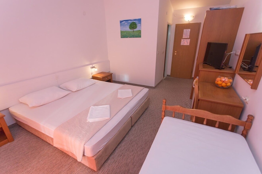 Standard Triple Room, Private Bathroom - Photo 1