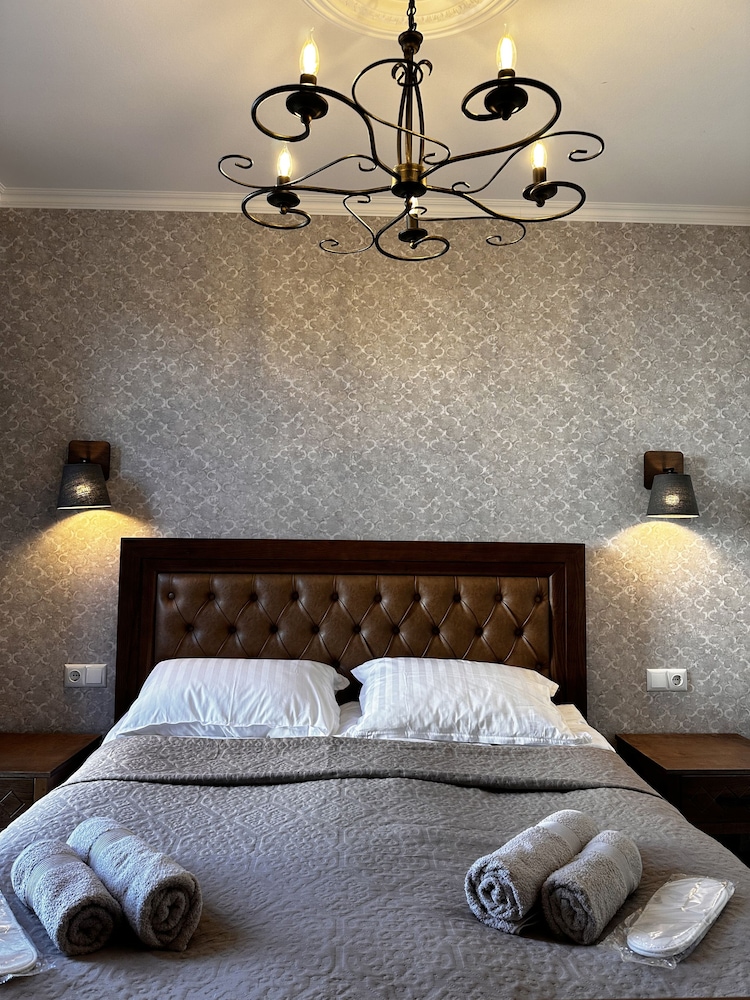 Basic Double Room, 1 Double Bed, Balcony, City View photo 2