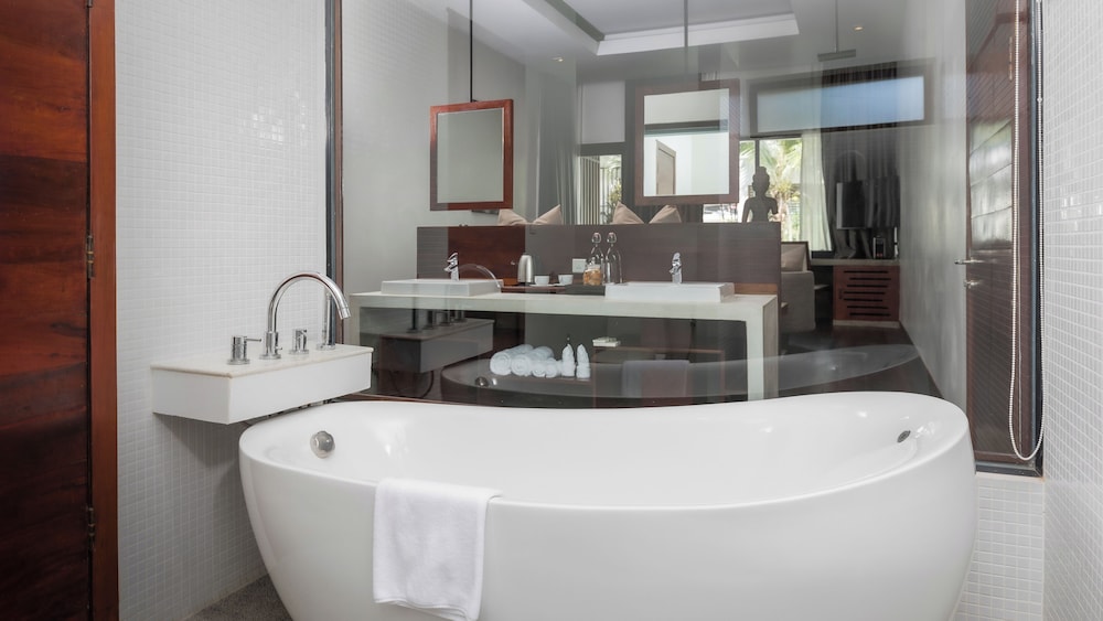 Two-Bedroom Family Suite  Free Laundry + Daily 60Min Massage + Mini Bar + Airport Pick-Up - Photo 10