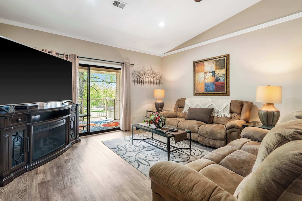 Condo, Multiple Beds, Balcony, Garden View (Cozy Comfort Retreat)