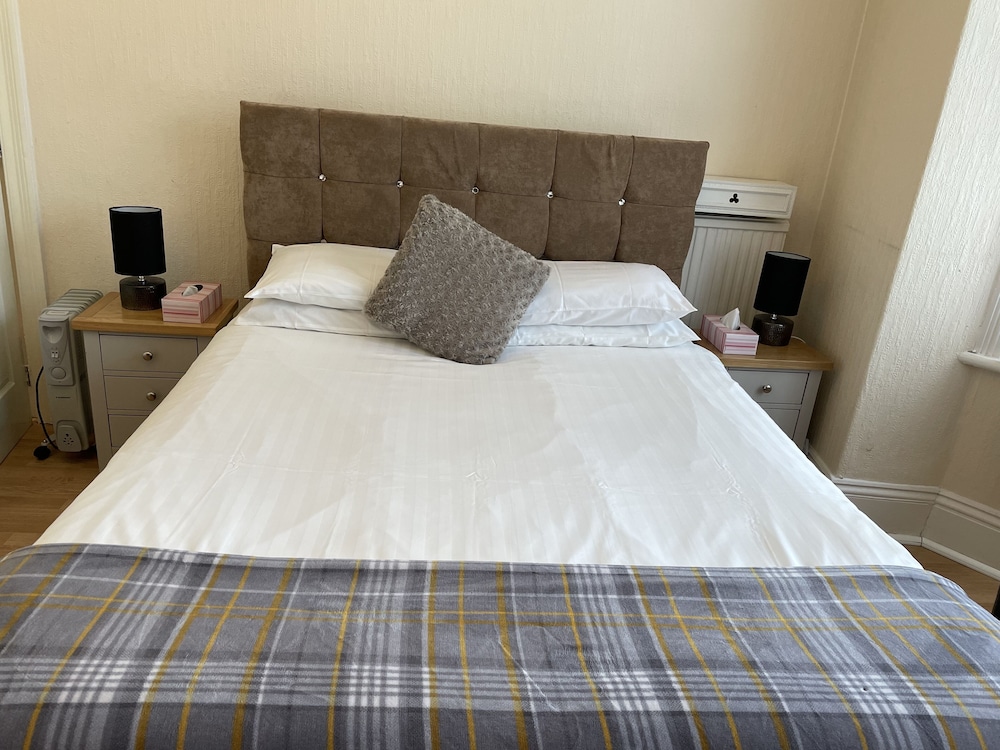 Double Room, Ensuite - Photo 3