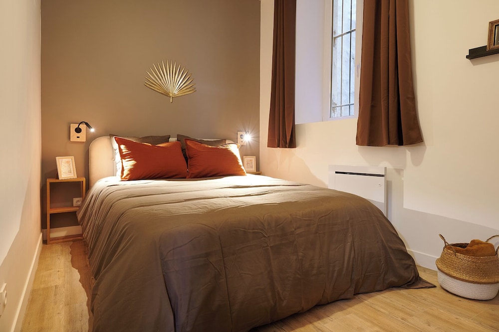Apartment, 1 Queen Bed, Balcony