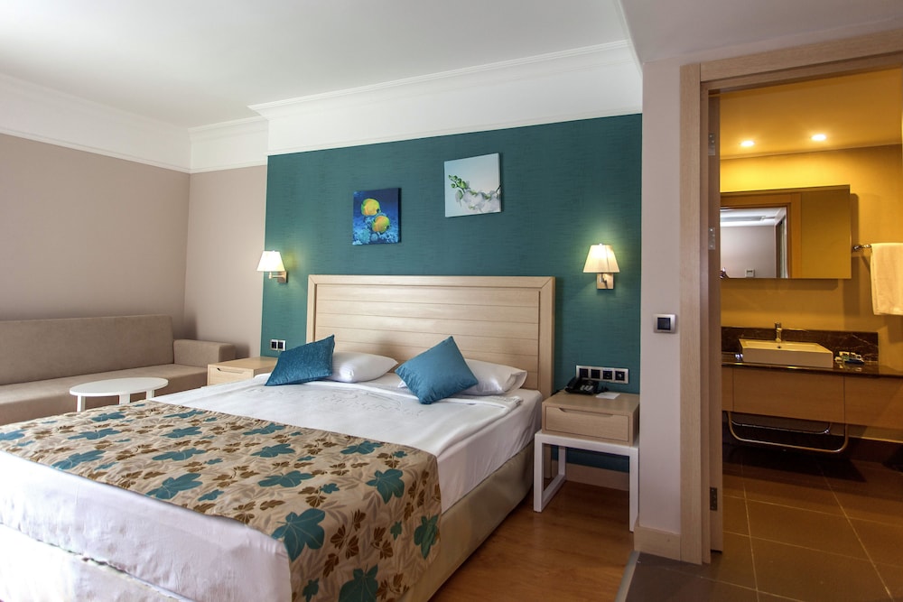 Deluxe Room, 1 Double Bed, Pool Access