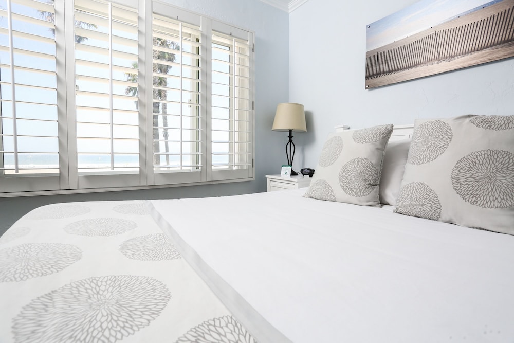 Panoramic Room, 1 Queen Bed, Non Smoking, Ocean View
