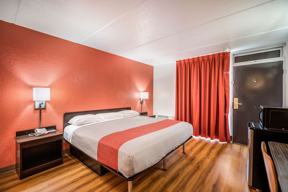 Deluxe Suite, 1 King Bed, Accessible, Non Smoking photo 1