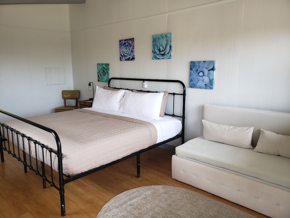 King Suite, 1 King Bed With Sofa Bed, Mountain View, Mountainside photo 1