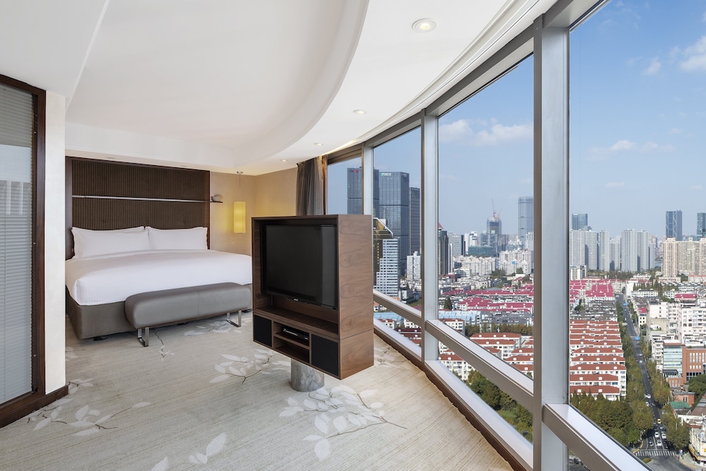 Suite, 1 King Bed, City View (Diplomatic) - Photo 4