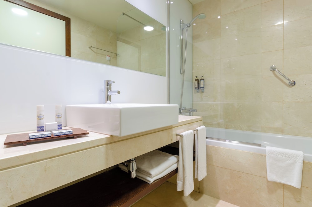 Standard Double or Twin Room - Photo 7