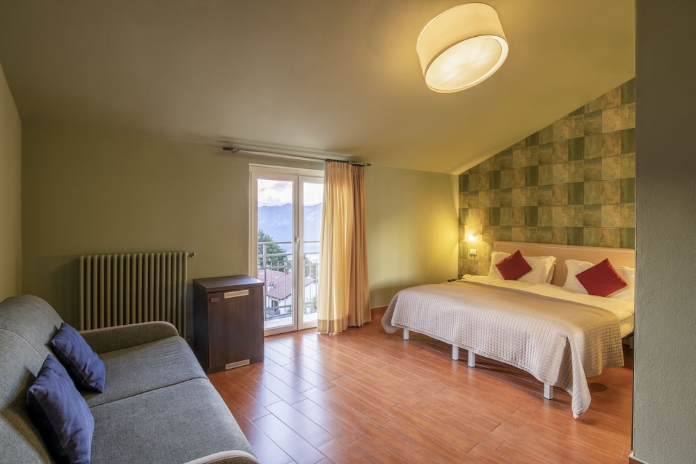 Panoramic Double or Twin Room, 1 Double or 2 Twin Beds, Lake View (Panorama) photo 2