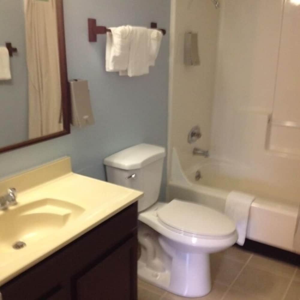 Suite, 2 Bedroom photo 3