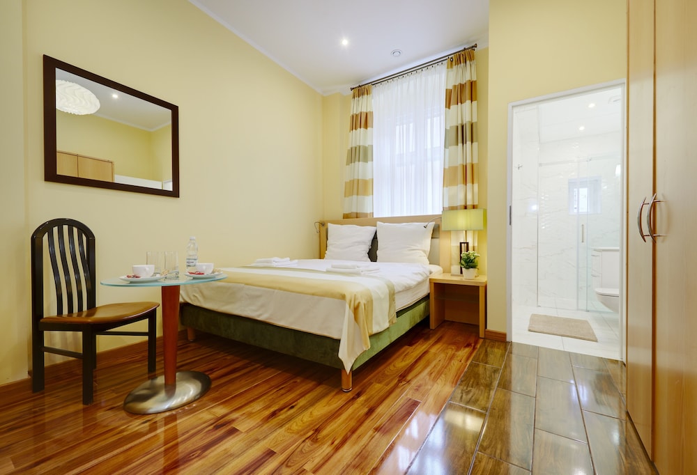 Economy Double Room photo 1