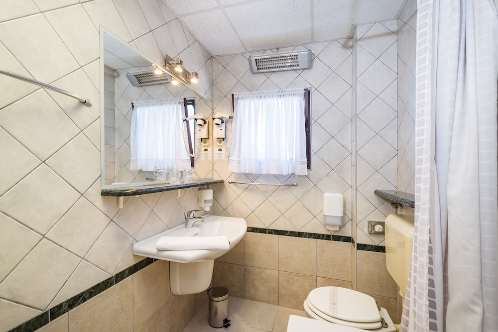 Double or Twin Room photo 2
