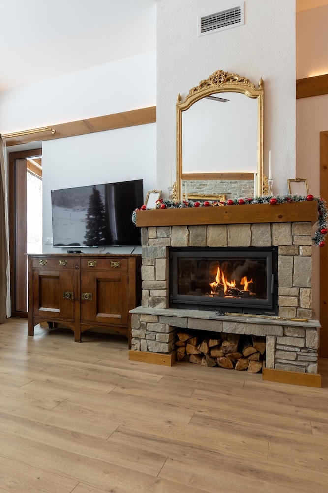 Signature Chalet, 3 Bedrooms, Terrace, Mountain View photo 2