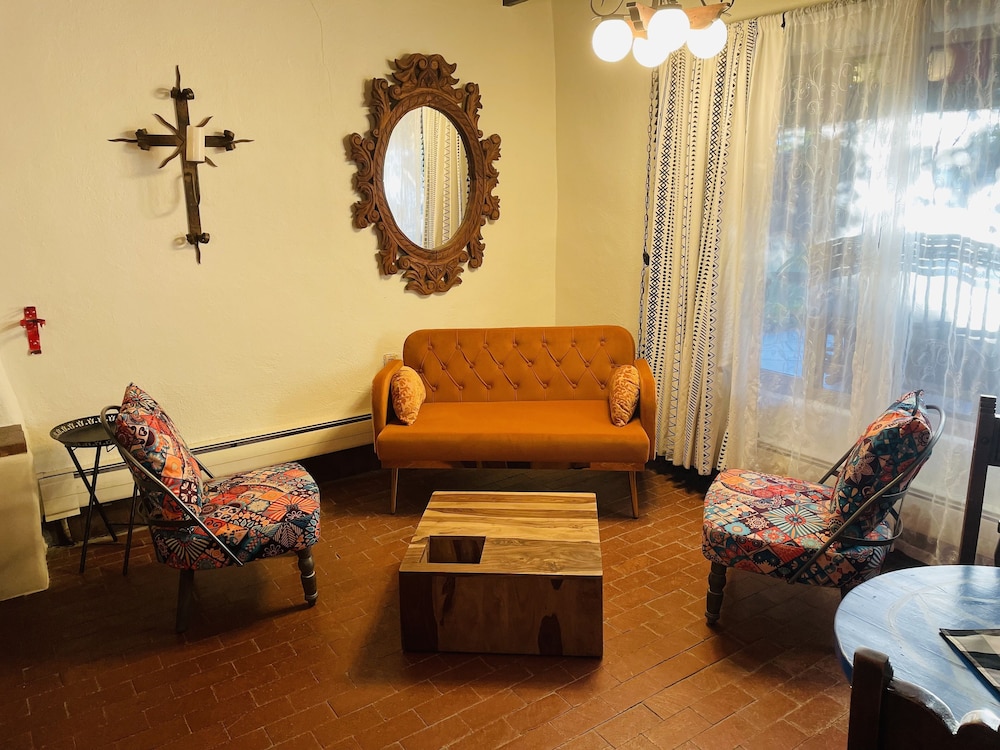 Standard Suite, 1 Bedroom, Non Smoking (Room Three) photo 3
