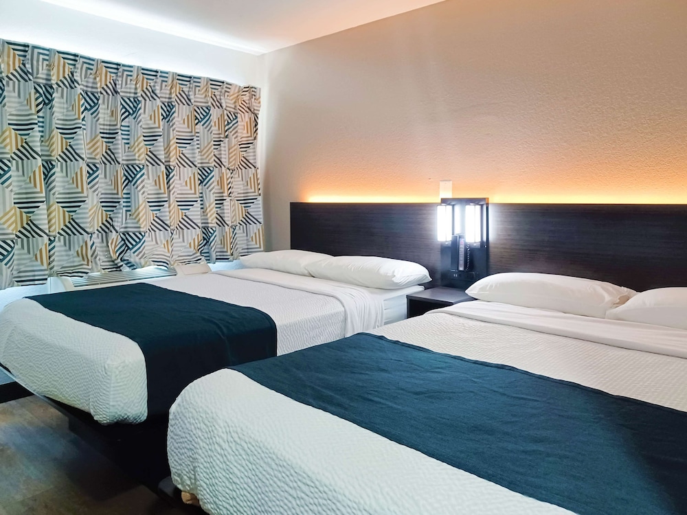 Deluxe Room, 2 Double Beds, Non Smoking, Refrigerator & Microwave photo 3