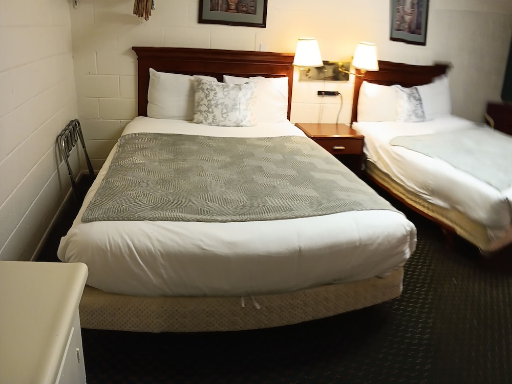 Deluxe Room, 2 Queen Beds, Non Smoking photo 3