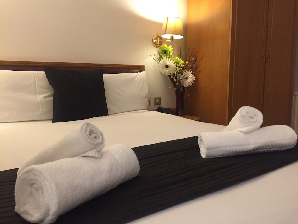 Deluxe Double Room Single Use, 1 Queen Bed, Garden View photo 2