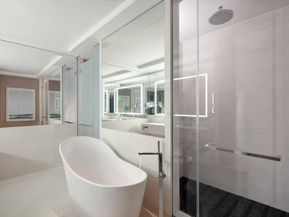 Studio Suite, 1 King Bed thumbnail 6