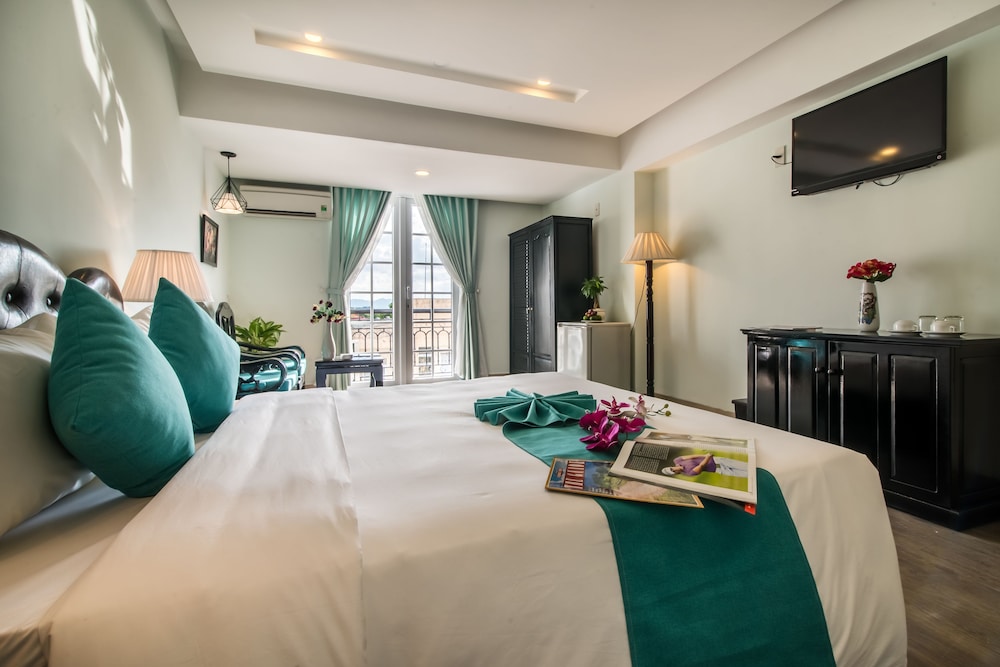 Standard Double Room, City View - Photo 11